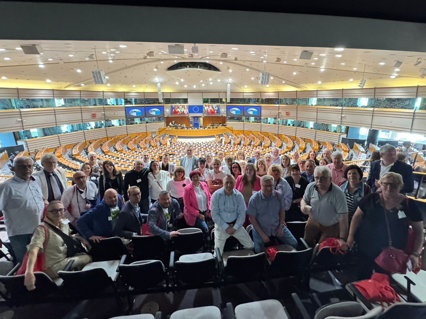 bruksela grupa na sali